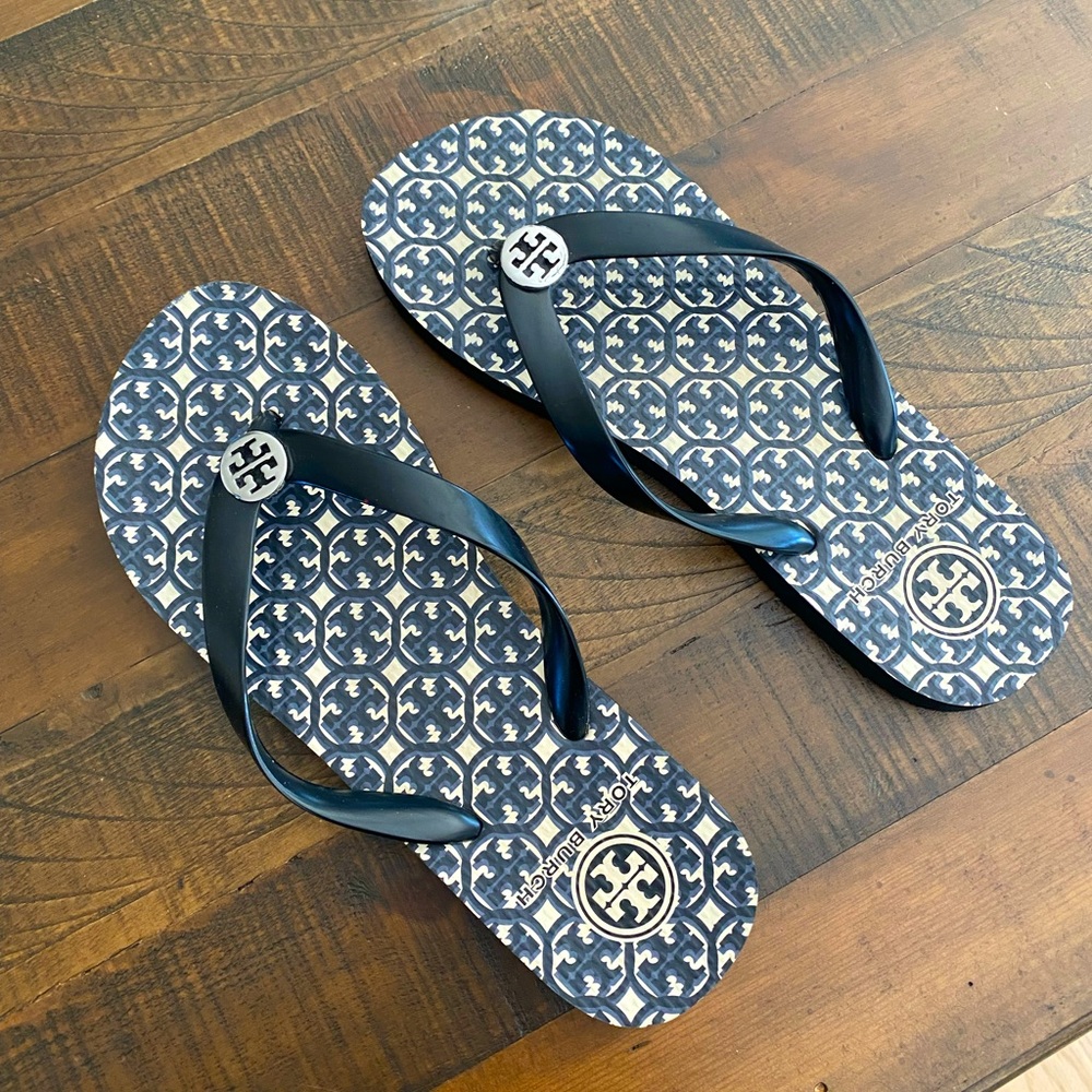 Tory Burch flip flops EUC
